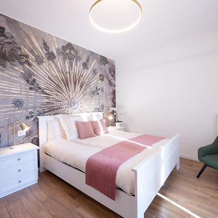 Lora Diamond Suite ,Free Parking, Self Check In,3 Como Zewnętrze zdjęcie