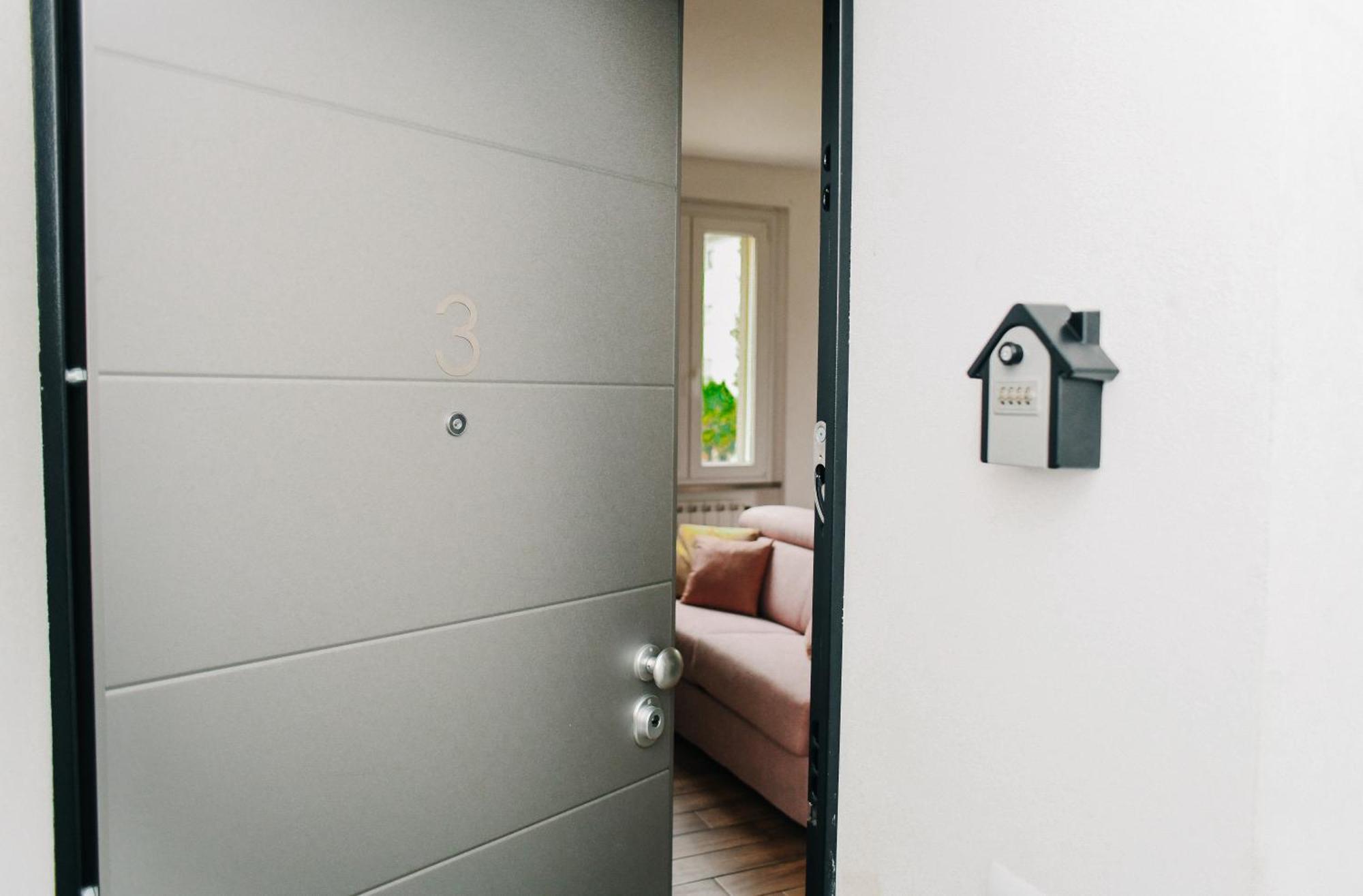 Lora Diamond Suite ,Free Parking, Self Check In,3 Como Zewnętrze zdjęcie