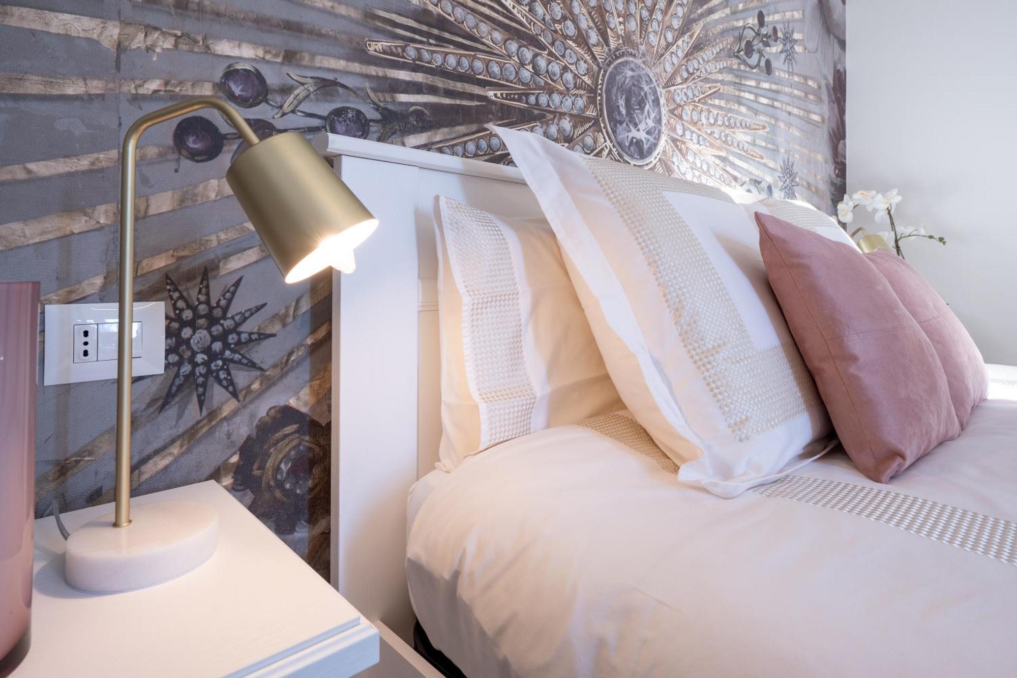 Lora Diamond Suite ,Free Parking, Self Check In,3 Como Zewnętrze zdjęcie